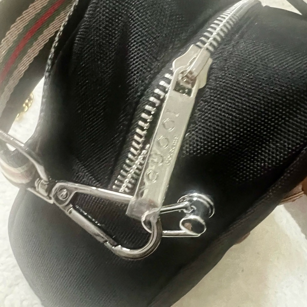 Gucci Upcycled Beauty Crossbody Bag with Crossbody Strap and Charm - Picture 4 of 6